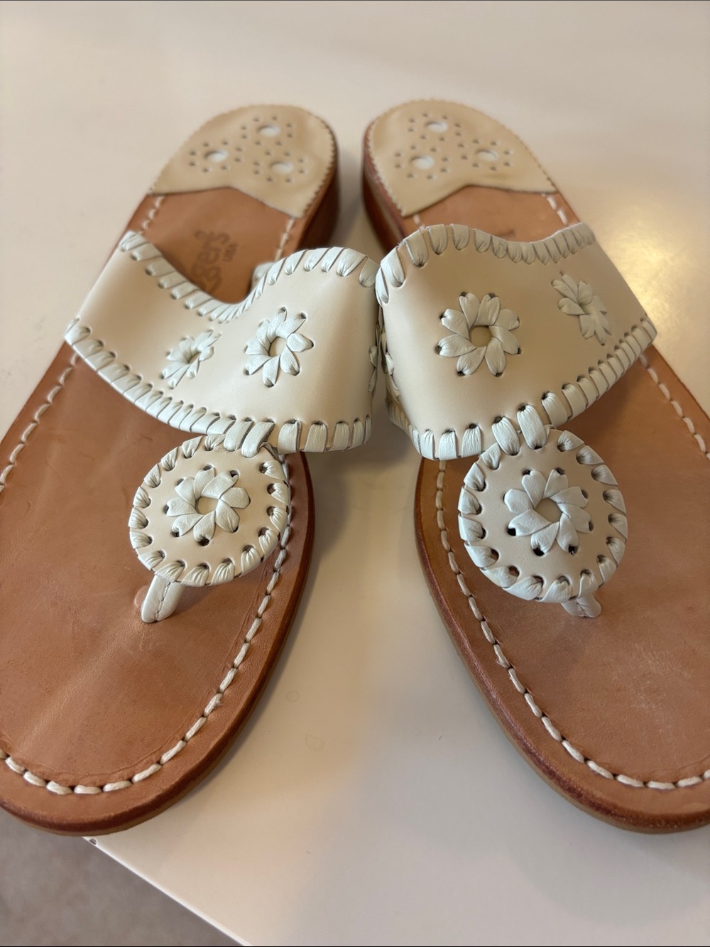 Women's White Leather Floral Thong Sandals nwt Jack Rogers
